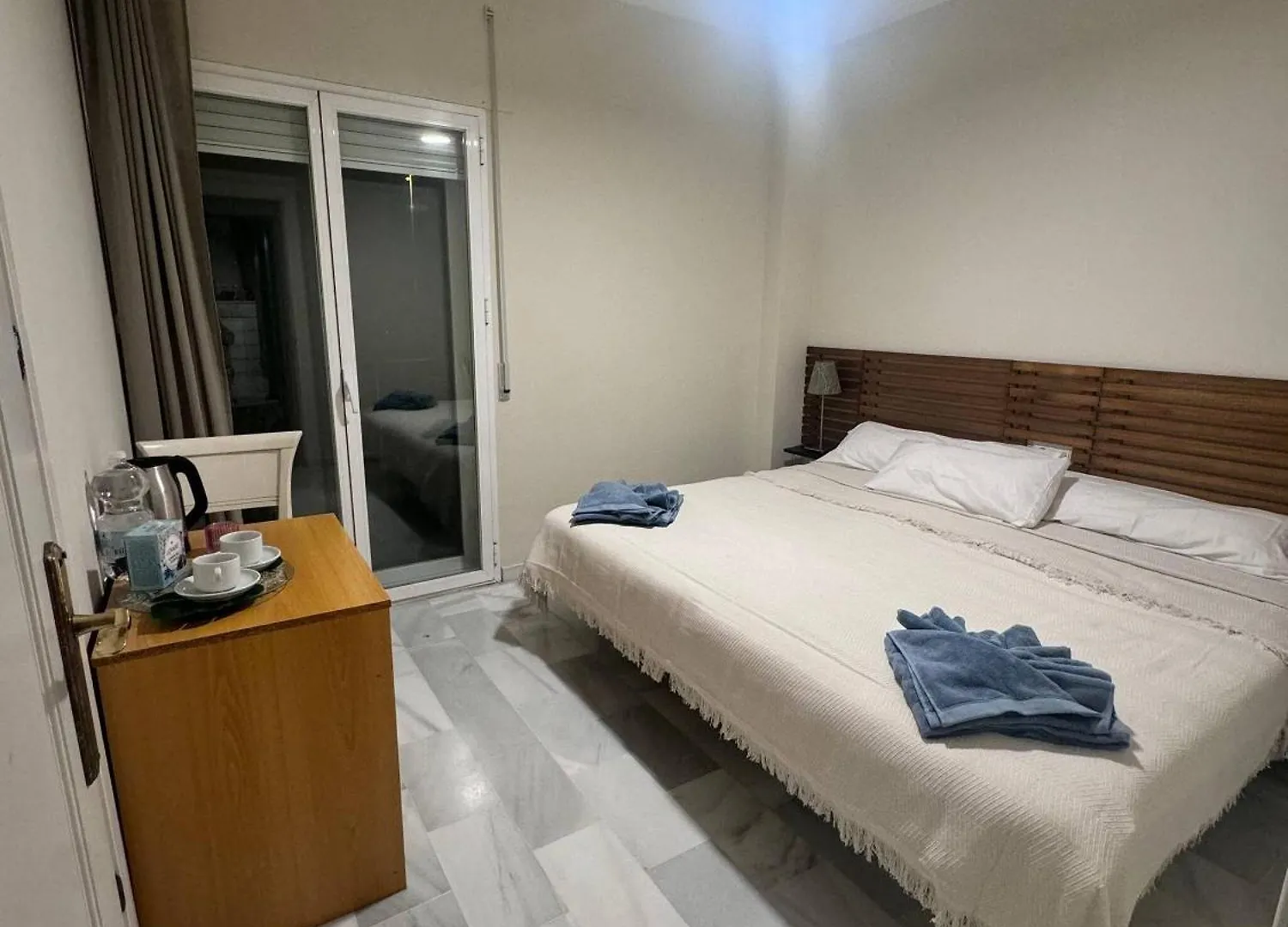 Room In Apartment - Room In Guadalmina With Pool Estepona Casa de hóspedes